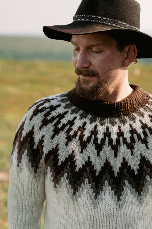 Unfolding Landscapes – 17 Knits for the Road